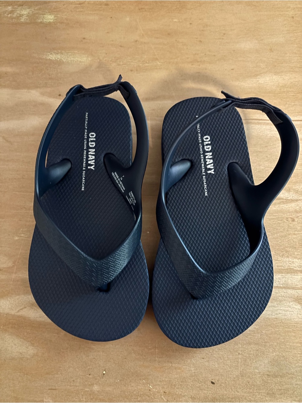 Old Navy Flip Flops (Toddler 7)
